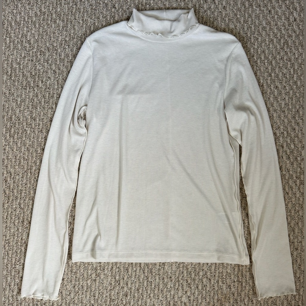 Lettuce edge long sleeved turtle neck tshirt GU large
